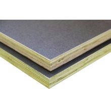 Bednicí desky z vrstveného dřeva ve stohu