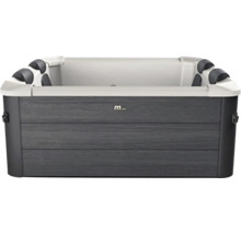 Volně stojící vířivka s šedým dřevěným obložením