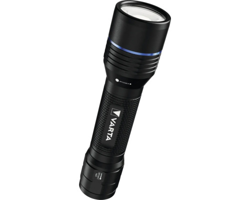 LED svítilna VARTA F30R IP67 1500lm černá Černá LED svítilna Varta s funkcí ostření a USB Type C konektorem