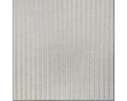 Plisovaná látka s vertikálními záhyby