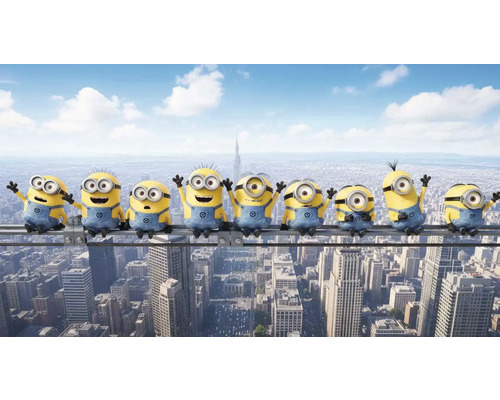 Obraz Decopanel Mimoni ART-M 40 x 133 cm Skupina žlutých Mimoňů v lacláčích sedí na střeše s výhledem na město.