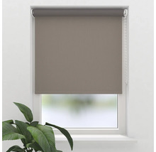 Šedá roleta v okně pro stínění