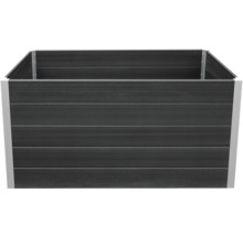 Dřevěný vyvýšený záhon se stříbrnými prvky