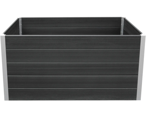 Dřevěný vyvýšený záhon se stříbrnými prvky