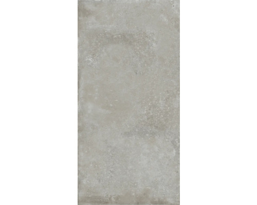 Šedá podlahová dlaždice s matným povrchem