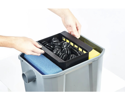 Jezírkový filtr s filtračními médii a rukama vkládajícími filtr