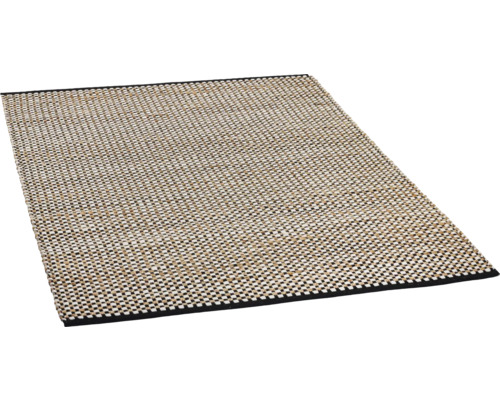 Koberec z přírodních vláken s geometrickým vzorem a okrajem