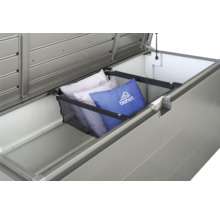 Otevřený úložný box s košem na polštáře a polštáři