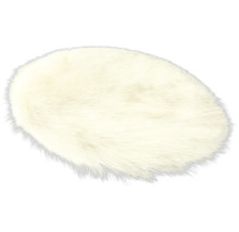 Měkký koberec ve vzhledu kožešiny