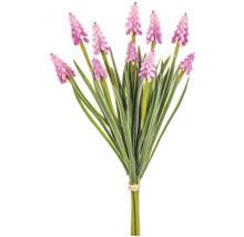 Umělá kytice s růžovými květy a zelenými listy