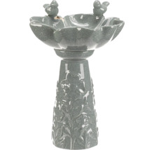 Kamenné pítko pro ptáky s motivem ptáků