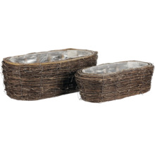 Dva proutěné koše s fólií na rostliny