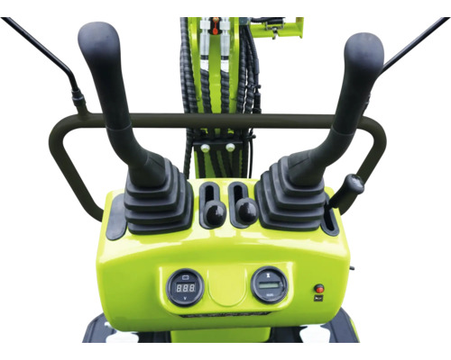 Ovládací panel minirypadla s ovládacími pákami a displeji