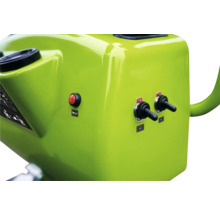 Detail ovládacích prvků motorového zařízení