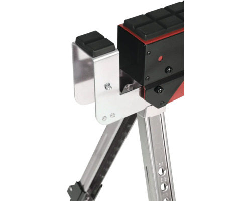 Detail kovové pily na řezání