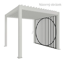 Pergola s lamelovou stěnou pro stínění v zahradě