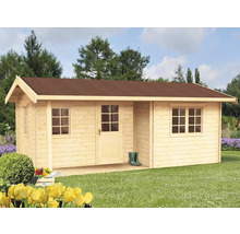 Dřevěný zahradní domek s hnědou střechou, okny a dveřmi