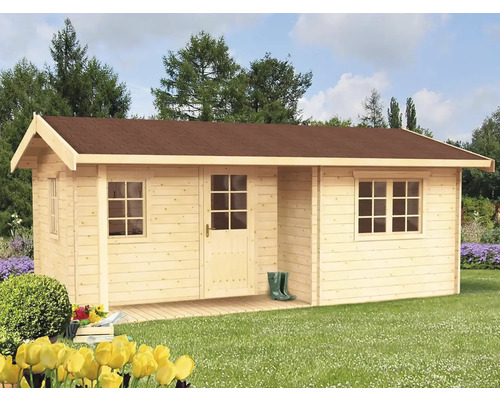 Dřevěný zahradní domek s hnědou střechou, okny a dveřmi