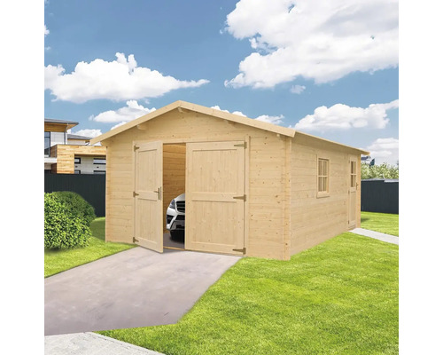 Dřevěná garáž s otevřenými dveřmi a autem uvnitř na zahradě