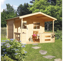 Dřevěný domeček na hraní s verandou na zahradě