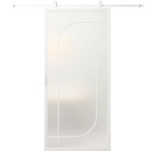 Skleněné posuvné dveře s bílým rámem a kováním