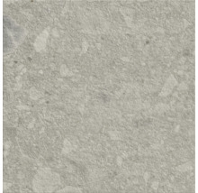 Detailní záběr podlahové dlaždice s kamennou strukturou