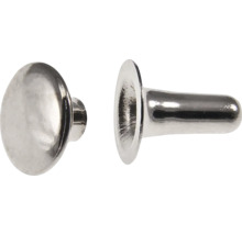 Dva duté kovové nýty