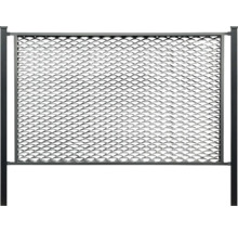 Kovový plot s mřížkovým vzorem pro ohraničení pozemku