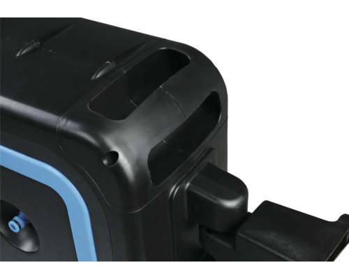 Detailní pohled na buben s hadicí pro zavlažování zahrady