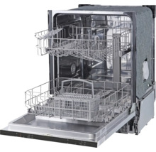 Otevřená myčka s košíky na příbory a koši na nádobí