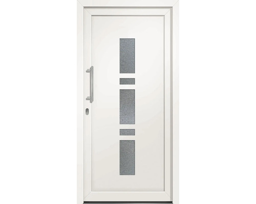 Bílé vchodové dveře se třemi obdélníkovými skleněnými panely a nerezovou klikou