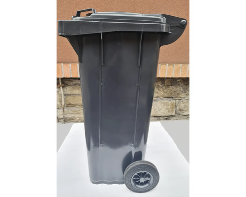 Šedá popelnice s víkem a kolečky