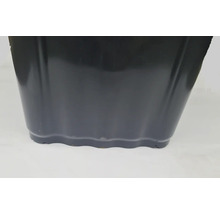 Detailní záběr plastového květináče