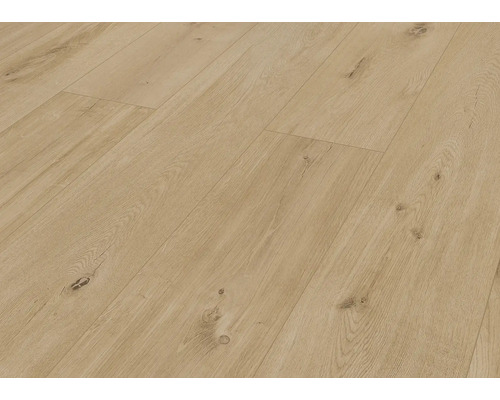 Detail laminátové podlahy s dřevěným vzhledem