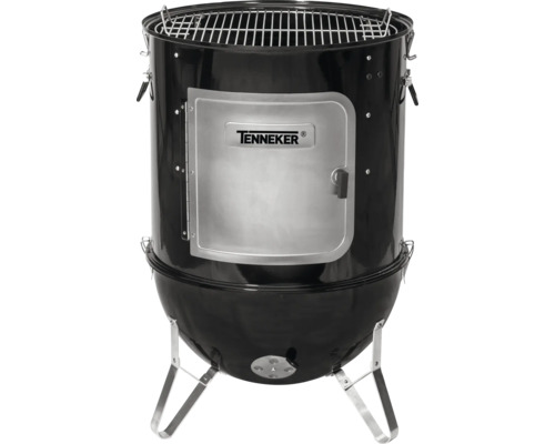 Černý gril s dvířky a logem Tenneker.
