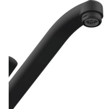 Detailní záběr výtoku kuchyňské baterie