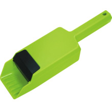 Plastová lopatka s rukojetí