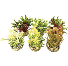 Tři umělé rostliny v květináčích s oblázky