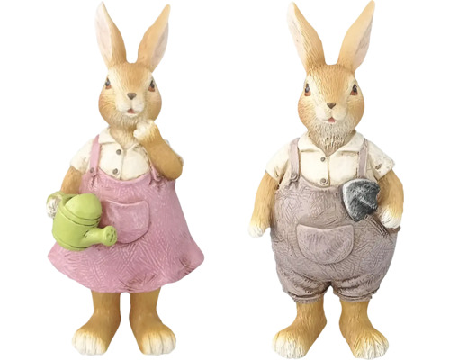 Dvě figurky zajíců v pracovním oblečení a se zahradním nářadím