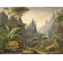 Vliesová tapeta s motivem džungle, horami, palmami a exotickými rostlinami v antickém malířském stylu.