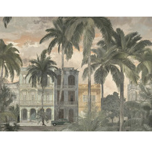 Vliesová fototapeta s motivem tropických palem před historickými budovami a veteránem ve stylu Havany.