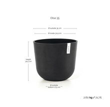 Květináč Ecopots Oslo 35 s Ecopots Logo a rozměry: výška 30,5 centimetrů, vnější průměr 35 centimetrů, objem 21,7 litrů.