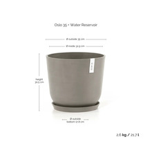 Šedý květináč Ecopots Oslo 35 s rezervoárem na vodu, vnější průměr 35 centimetrů, výška 30,5 centimetrů, objem 21,7 litru.