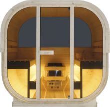 Dřevěná sudová sauna se skleněnými dveřmi a saunovými kamny