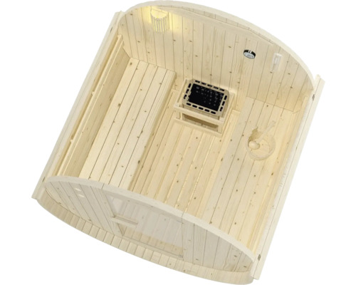 Interiér dřevěné sauny se sudem, lavicemi a saunovými kamny