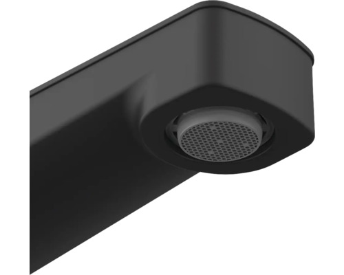 Detail černého kohoutku s kulatým perlátorem