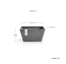 Šedý květináč Ecopots Berlin 40, délka 41 centimetrů, hloubka 41 centimetrů, výška 18 centimetrů, objem 21 litrů, hmotnost 1,9 kilogramu.