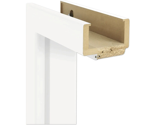 Detailní pohled na bílý dřevěný rám dveří