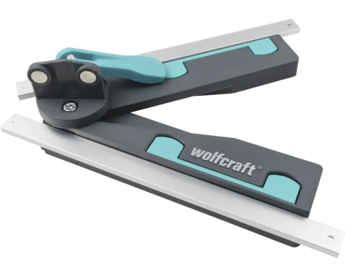 Pokosová úhlová šablona Wolfcraft s výsuvnými kovovými lištami a aretační páčkou.