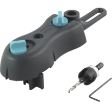 Sada Wolfcraft Undercover Jig obsahující vrtací šablonu, stupňovitý vrták s hloubkovým dorazem a imbusový klíč pro skryté šroubové spoje.